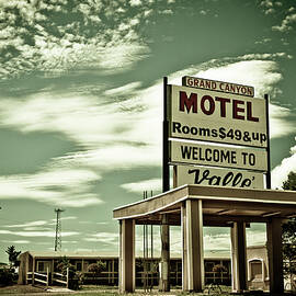 Grand Canyon, Motel, Arizona, Usa by Mel Manser