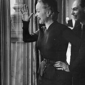 Hello Boys by Bert Hardy