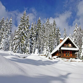 Holiday Home by Mistikas