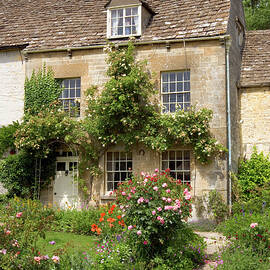 Idyllic Cotswolds cottage by Seeables Visual Arts