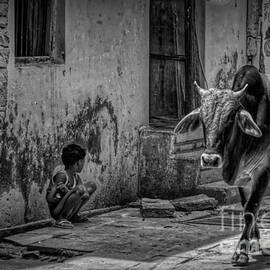 India - Street Photo bw by Stefano Senise