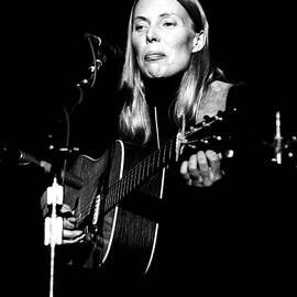 Joni Mitchell Live by Larry Hulst