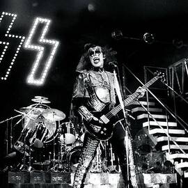 Kiss Live by Larry Hulst
