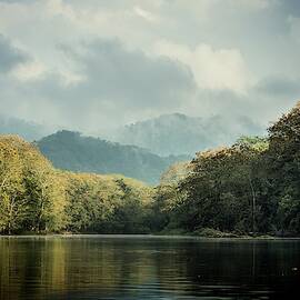 Lake Yojoa by Robert Grac