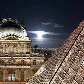 Louvre Museum In Paris by Stefano Brozzi