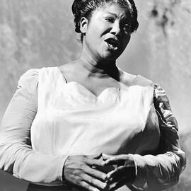 Mahalia Jackson Sings by Pictorial Parade