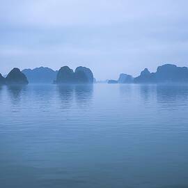 Morning, Bai-tu-long-bay, Vietnam by Roland Irek