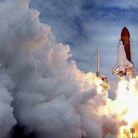 Nasas Final Space Shuttle Flight Lifts by Chip Somodevilla