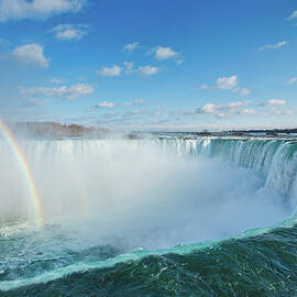 Niagara Falls by Laszlo Podor