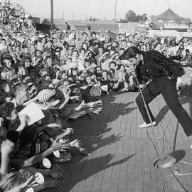 Presley Performs by Hulton Archive