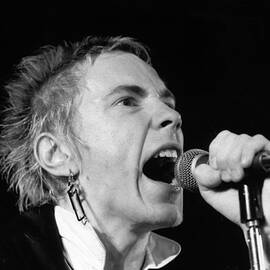 Rotten Singing by Graham Wood