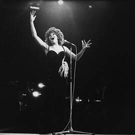 Shirley Bassey by Colin Fuller