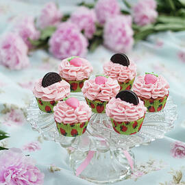 Strawberry Oreo Cupcakes by Marion's Kaffeeklatsch