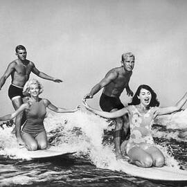 Surfers In California 1965 by Keystone-france