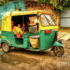 The Bajaj Auto-rickshaw in India by Stefano Senise