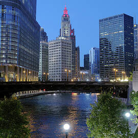 Trump Tower, Chicago River, Il by Heeb Photos