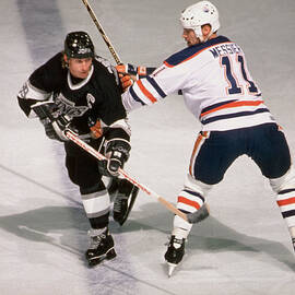 Wayne Gretzky & Mark Messier Battle It by B Bennett