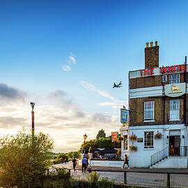 White Cross Pub, London, England by Arcangelo Piai