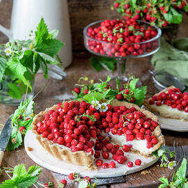 Wild Strawberrry Pie by Irina Meliukh