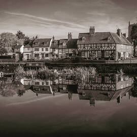 Tewkesbury, cottages near Abbey Mill by Seeables Visual Arts