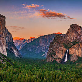 Yosemite Valley Sunset, California by Abbie Matthews
