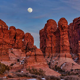Super Moonrise at Garden Of Eden by Dan Norris
