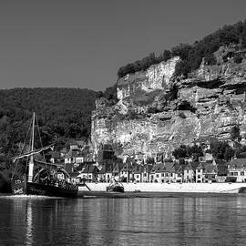 Kayak trip on the Dordogne River by Seeables Visual Arts