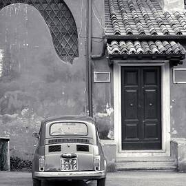 A classic Fiat 500 parked by Stefano Senise