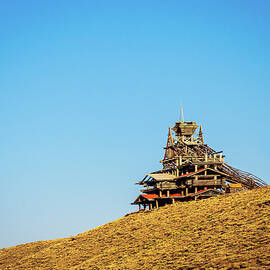 Abandoned Home, Near Cody Wyoming by Robert Niemeier