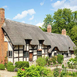 Anne Hathaway's English thatched cottage by Neale And Judith Clark