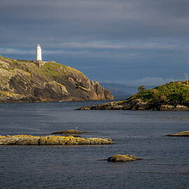 Ardnakinna Lighthouse by Mark Callanan