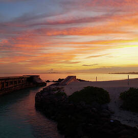 Atlantis Beach Bahamas 2 by Gian Smith