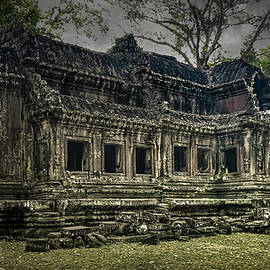 Banteay Kdei by Rebecca Herranen