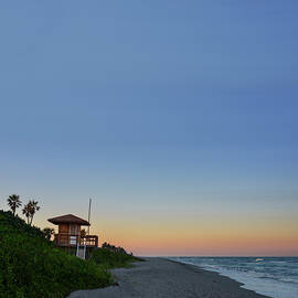 beach hut by Laura Fasulo