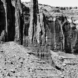 Black Arizona - Rock to Monument Valley by Philippe HUGONNARD