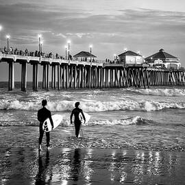 Black California Series - Huntington Beach Surf City by Philippe HUGONNARD