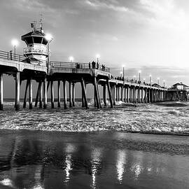 Black California Series - The Huntington Beach Pier by Philippe HUGONNARD