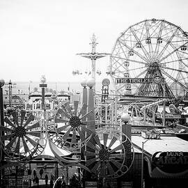 Black Manhattan Series - Vintage Coney Island by Philippe HUGONNARD