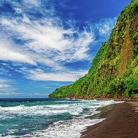 Black Sand Beach, Waipio Valley by Abbie Matthews