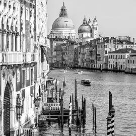 Black Venice - Navigate the Grand Canal by Philippe HUGONNARD
