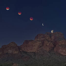 Blood Moon Lunar Eclipse. by Paul Martin