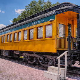 C and NW Business Car 440 by Dale Kauzlaric