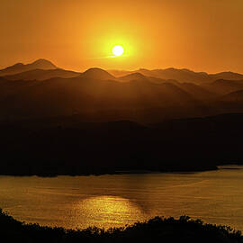Castaic Lake California by Tommy Farnsworth