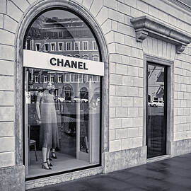 Chanel storefront in Rome by Stefano Senise
