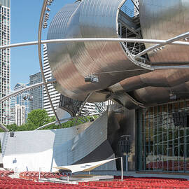 Cloud Gate Millennium Park  by Shankar Adiseshan