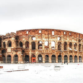 Colosseum - Snow over Roma by Stefano Senise