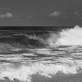 Crashing Waves  by David Fountain