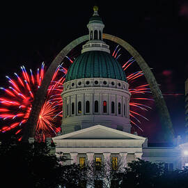 Fireworks - Old Courthouse, St. Louis, Missouri by Robert Niemeier