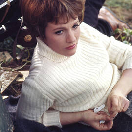Julie Andrews Americanization of Emily 1964 Candid Elegant Stunning Portrait by Silver Screen