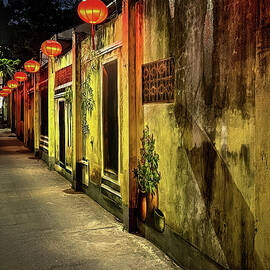 Lantern-lit Hoi An Street by Rebecca Herranen